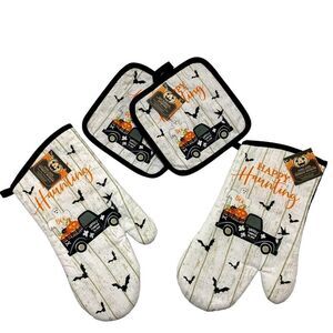 NWT Halloween 4 Piece Pot Holder/ Oven Mitt Set Ghost & Bats